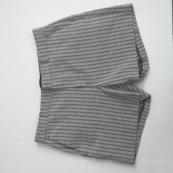Banana Republic Tailored Shorts Black White 5" size 10 - Picture 4 of 7